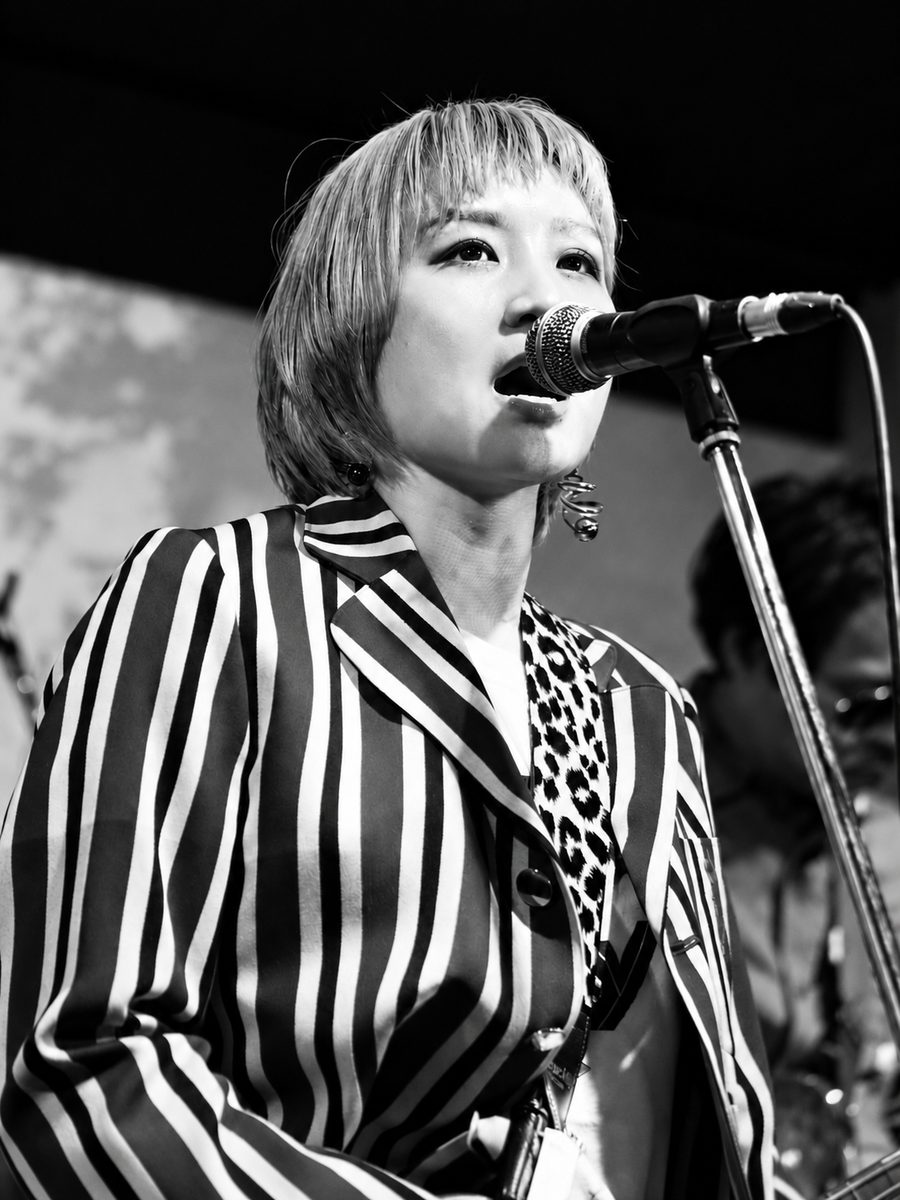 Ayako (vocals, guitar)